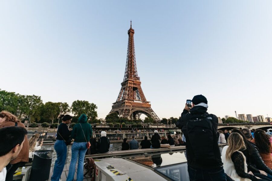 Paris: 1-Hour Sightseeing Cruise and 3-Course Bistro Dinner - The Eiffel-to-Grand Palais Route: Stop by Stop