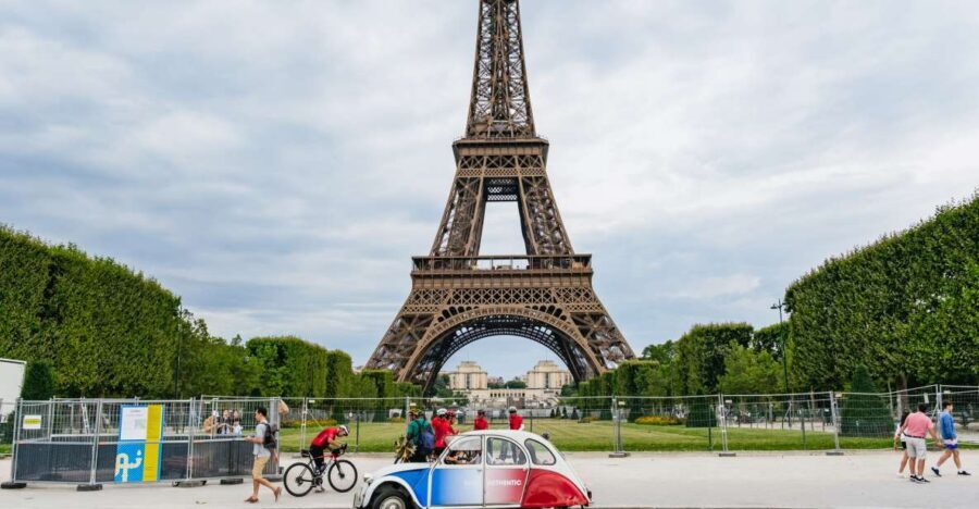 Paris: 1-Hour Vintage Citroen 2CV Tour - Meeting your driver: hotel pickup and a private, chat-friendly pace