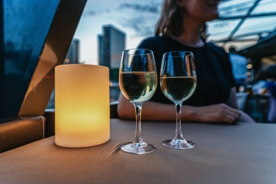 Paris: 3-Course-Dinner Cruise on the Seine with live music - Your Menu Choices: What a-la-carte Really Means on This Cruise