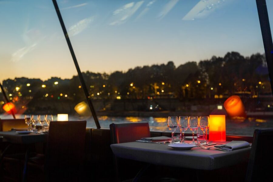Paris: 3-Course-Dinner Cruise with Wine on the Seine River - Starting at the Eiffel Tower: where the evening begins