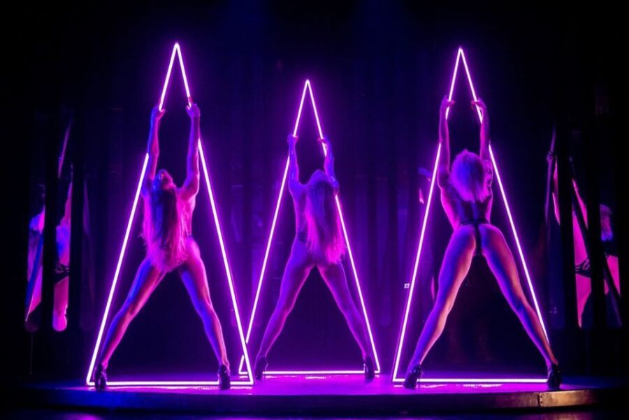 Paris: 3-Course Dinner & Show at Paradis Latin Cabaret - Paris Cabaret Starter Pack: Paradis Latin in the Latin Quarter