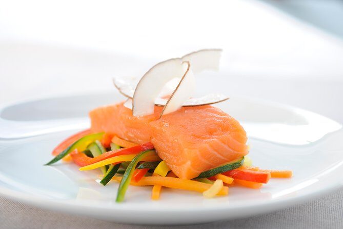 Paris 3-Course Gourmet Dinner and Sightseeing Seine River Cruise - Onboard vibe: singer, photographer, seating layout, and comfort tips