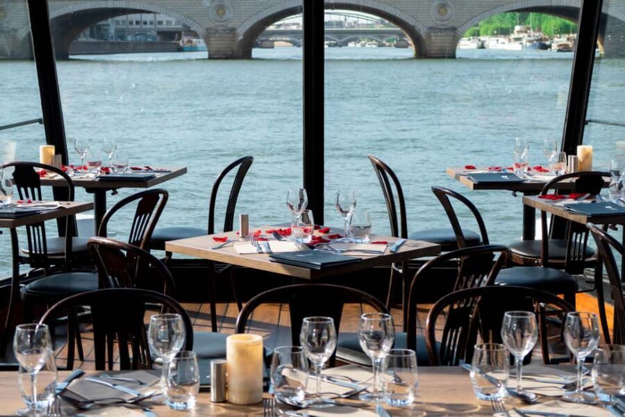 Paris: 3-Course Lunch Cruise on the River Seine - Service, Pace, and the Little Comfort Details