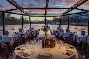 Paris 3-Courses Gourmet Dinner Seine River Cruise with Champagne - The Seine night route: Conciergerie, Notre-Dame, Pont Neuf, and the big monuments