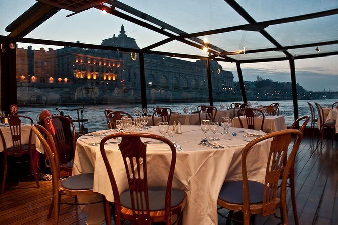 Paris 3-Courses Gourmet Dinner Seine River Cruise with Champagne - Service, tipping, and how to avoid the awkward moments