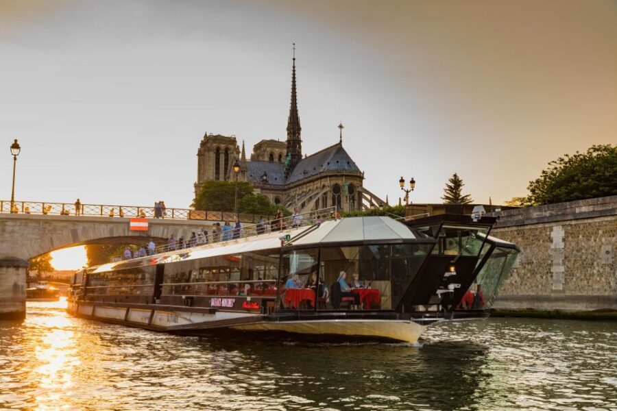 Paris: 4-Course Dinner Cruise on Seine River with Live Music - Key Points at a Glance