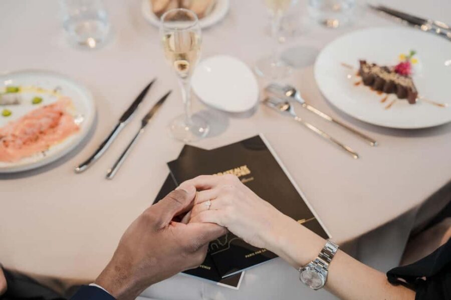 Paris: 4-Course Dinner Cruise on Seine River with Live Music - Practical Tips: What to Wear and What Not to Bring