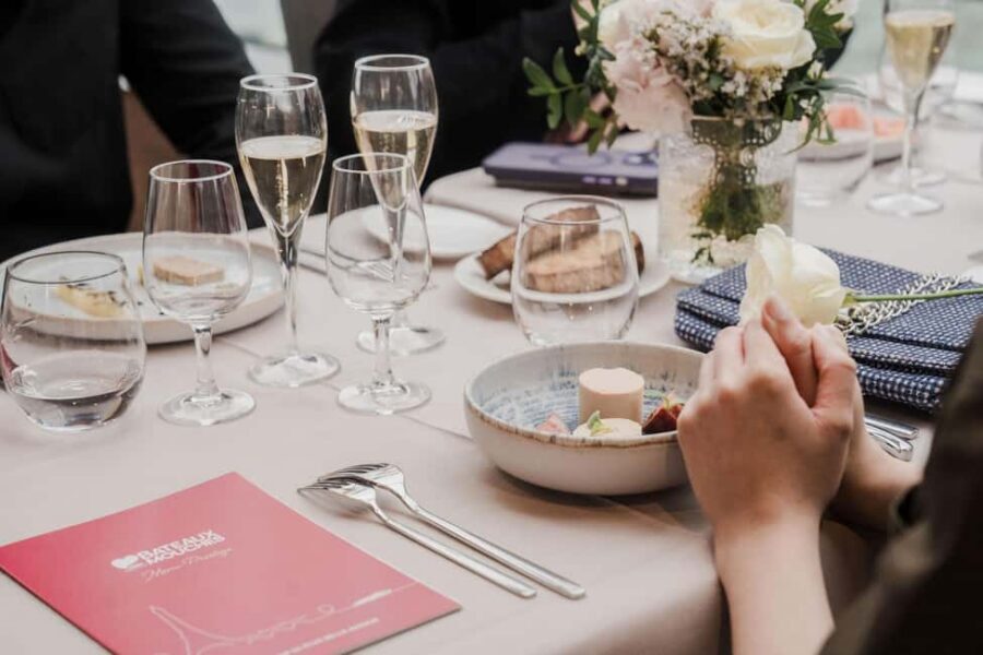 Paris: 4-Course Dinner Cruise on Seine River with Live Music - Why a Seine Dinner Cruise Feels Like Paris After Dark