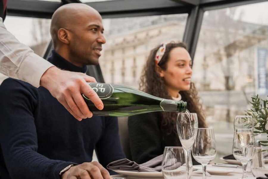 Paris: 4-Course Dinner Cruise on Seine River with Live Music - Photography On Board: Nice Keepsake, Not a Must-Buy