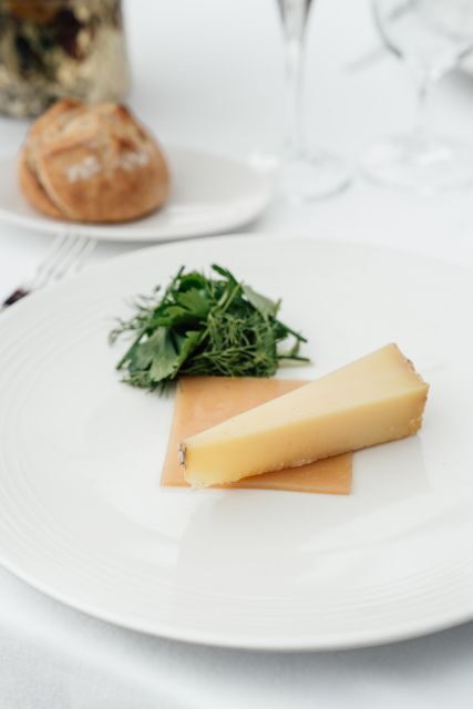 Paris: 4-Course Dinner Cruise on Seine River with Live Music - Who This Dinner Cruise Suits Best