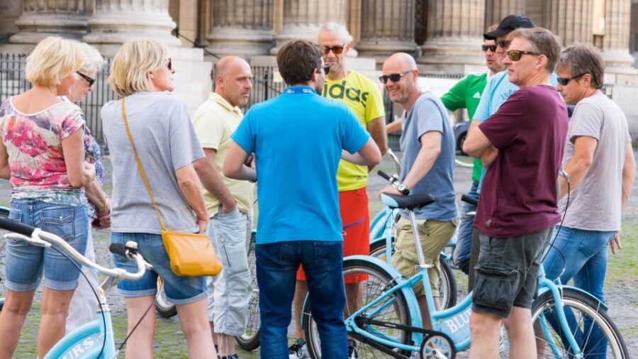 Paris 4-Hour Bike Tour: Off the Beaten Path - Le Marais and the Jewish neighborhood streets: slow enough to notice, fast enough to cover