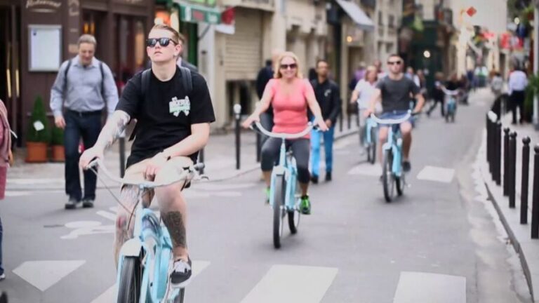 Paris 4-Hour Bike Tour: Off the Beaten Path - Meeting at Place Saint-Michel and getting the right gear