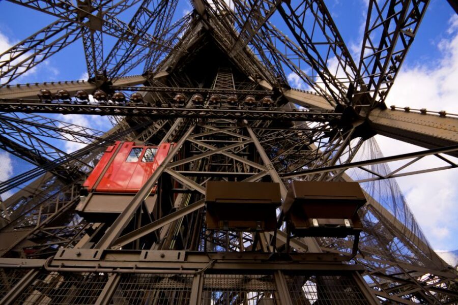 Paris: Access to the Eiffel Tower's 2nd Floor - The host orientation: what you’ll learn before the views