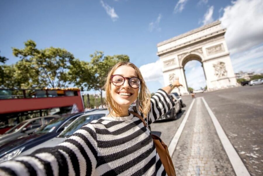 Paris: Arc de Triomphe Entry with Seine Cruise - Seine River cruise with Bateaux Parisiens: the view from the water