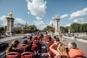 Paris Big Bus Hop-On Hop-Off Tour with Optional River Cruise - Louvre Museum to Pont des Arts: the “center of gravity” stop pair