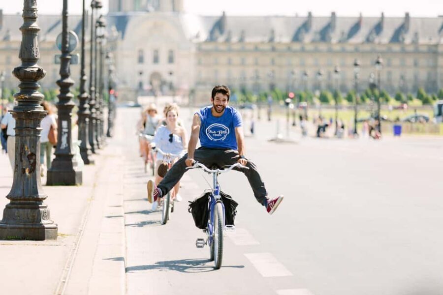 Paris Bike Tour: Eiffel Tower, Place de la Concorde & More - Eiffel Tower Stop: A Classic View with Time for Photos