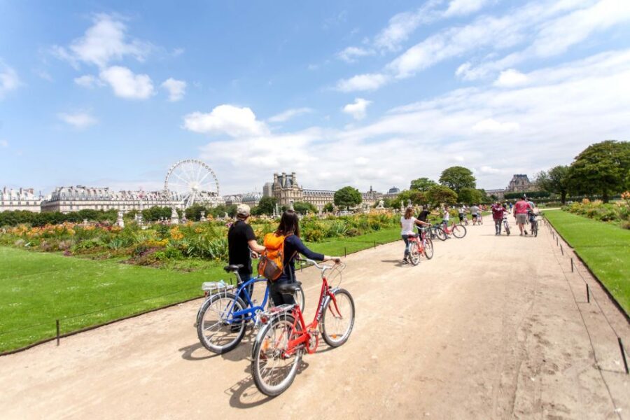 Paris Bike Tour: Eiffel Tower, Place de la Concorde & More - Crossing Over to the Louvre Area from the Left Bank