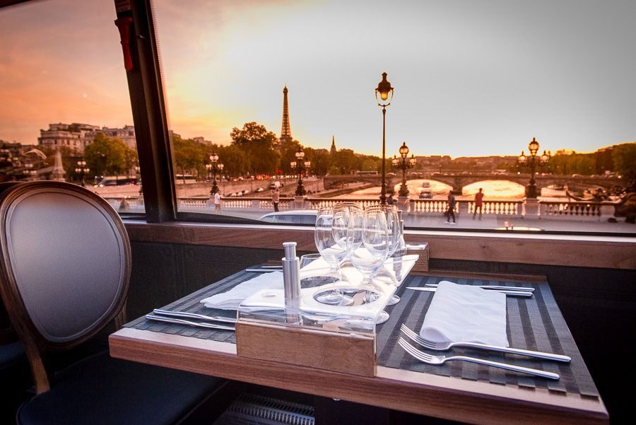 Paris: Bustronome Gourmet Dinner Tour - Views and Photo Reality: What the Eiffel Tower Moment Means