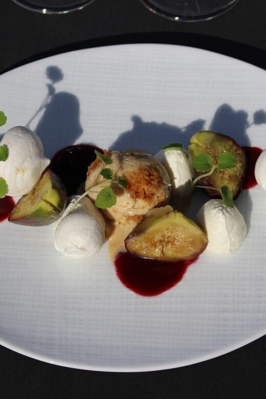 Paris: Bustronome Gourmet Lunch Tour on a Glass-Roof Bus - The 4-course lunch: how the meal fits the ride