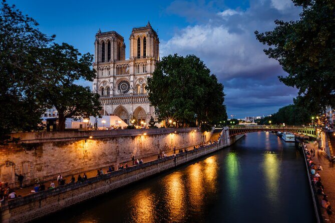 Paris by Night Tootbus Tour - Louvre, Place Vendôme, and Concorde: Icons Without the Museum Crowds