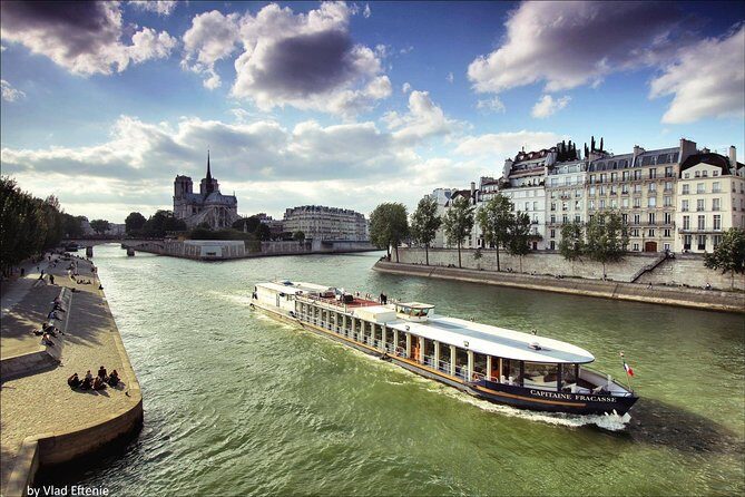 Paris Capitaine Fracasse 3 Course Seine River Dinner Cruise - Assemblée Nationale and the Louvre area: big Paris names from a calmer angle