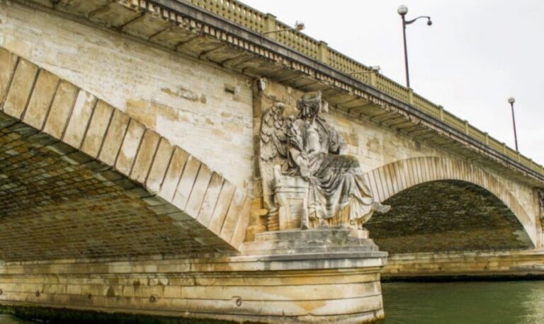Paris: Catacombs, Audio Guide, and River Cruise Option - Entry logistics: timed tickets, QR codes, and the “no luggage” reality