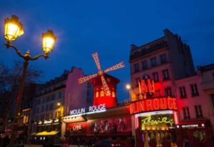 Paris: Champagne at the Moulin Rouge & Seine River Cruise - Moulin Rouge: Féerie with Champagne and a strict dress code