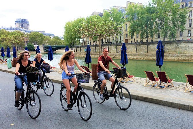 Paris: Charming Nooks and Crannies Bike Tour - Meeting at Hôtel de Ville: finding the lift, the bikes, and the red umbrella