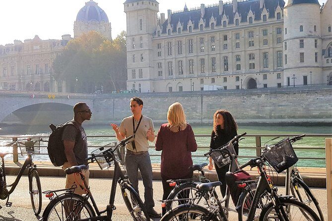 Paris: Charming Nooks and Crannies Bike Tour - Saint Louis Island and the Marais: your first big shift into old Paris