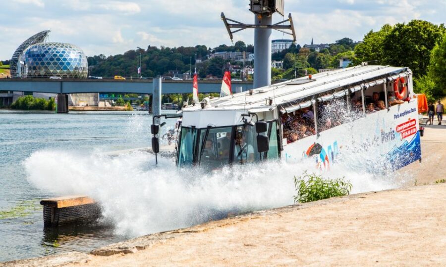 Paris: City and River Seine Tour on an Amphibious Bus - The Seine plunge and the 20-minute river segment