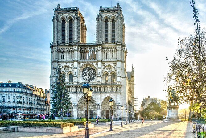 Paris City Center Free Walking Tour (Tip-Based) - Île de la Cité and Notre-Dame: the heart of old Paris