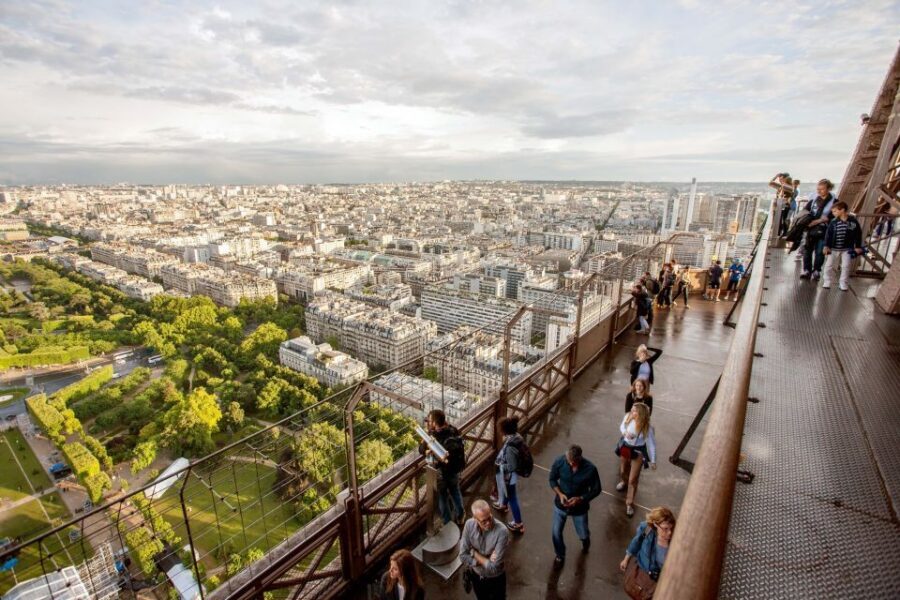 Paris: City Tour by Bus with Eiffel Tower & Optional Summit - Riding the Night Bus: What You’ll See Through the City Lights