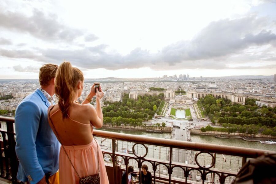 Paris: City Tour by Bus with Eiffel Tower & Optional Summit - Headphones and Commentary in 11 Languages: The Real Value Add