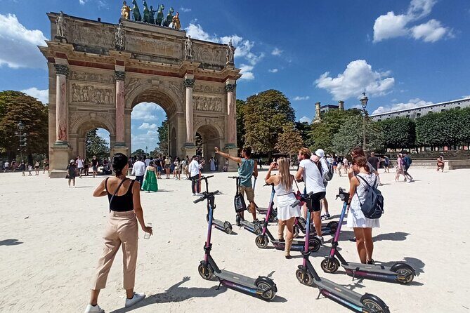 Paris City Tour by E-Scooter with Fun Guide (Small groups) - Pont des Arts and Île de la Cité: the “beginning of Paris” stretch