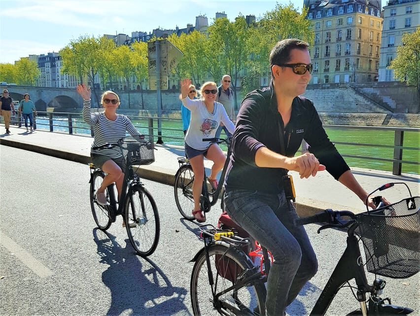 Paris: City Treasures Bike Tour - Hemingway and Fitzgerald cafés: literature Paris on two wheels