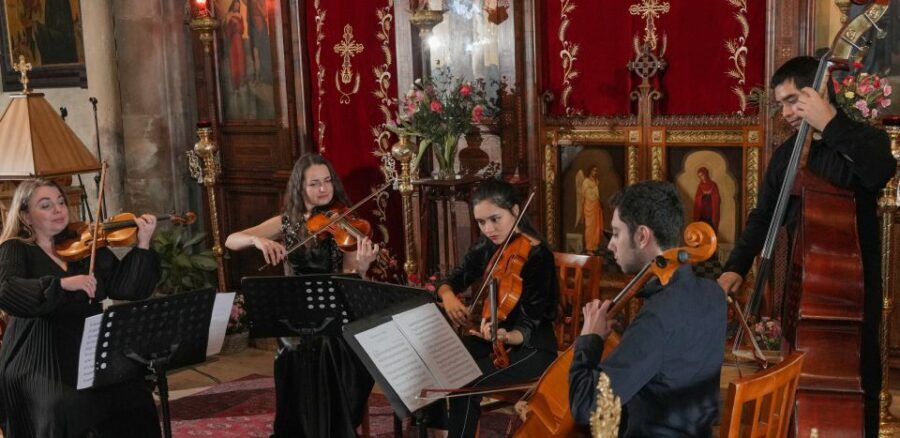 Paris: Classical Music Concert in Saint-Julien-le-Pauvre - Saint-Julien-le-Pauvre church: the Latin Quarter setting that makes music better