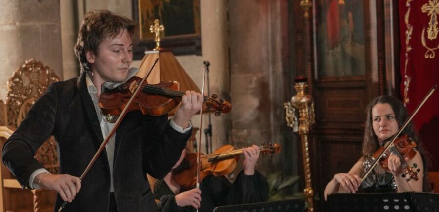 Paris: Classical Music Concert in Saint-Julien-le-Pauvre - Sound in a stone church: why the acoustics feel unusually good