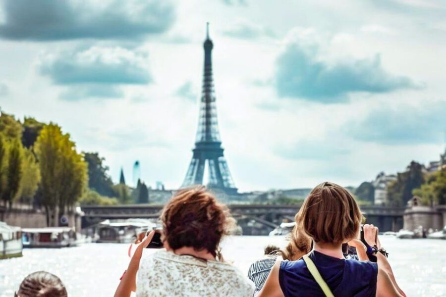 Paris: Day or Sunset Cruise with Drink, Ice Cream or Dessert - Entering at Bateaux Parisiens: where your cruise really starts