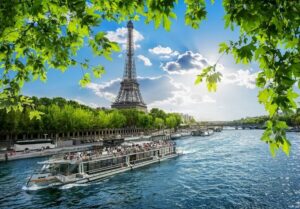 Paris: Day or Sunset Cruise with Drink, Ice Cream or Dessert - Sunset vs daytime: when the Eiffel Tower lights matter most