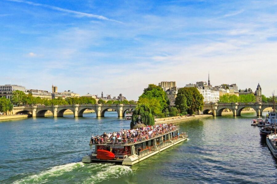 Paris: Day or Sunset Cruise with Drink, Ice Cream or Dessert - Audio guide with Wi‑Fi: how to use it without getting stuck