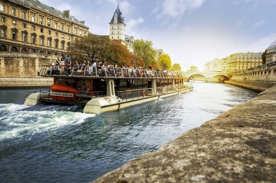 Paris: Day or Sunset Cruise with Drink, Ice Cream or Dessert - Ice cream, waffles, or soft drink at Trocadéro: turning sightseeing into a break