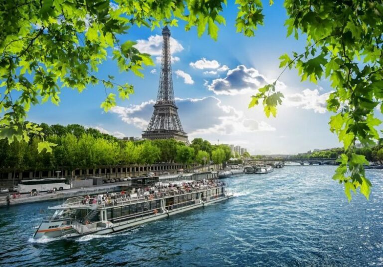 Paris: Day or Sunset Cruise with Drink, Ice Cream or Dessert - Sunset vs daytime: when the Eiffel Tower lights matter most