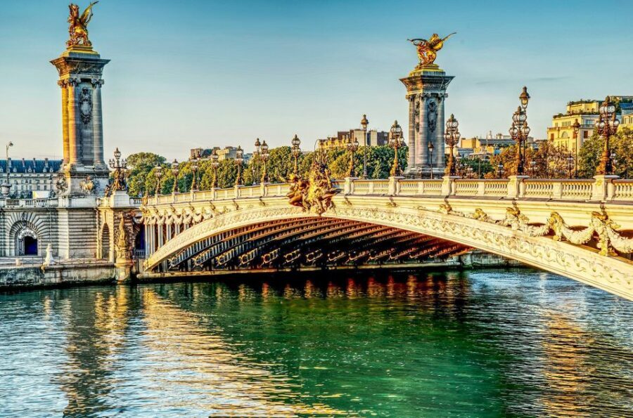 Paris: Day or Sunset Cruise with Drink, Ice Cream or Dessert - Who should book this Seine cruise