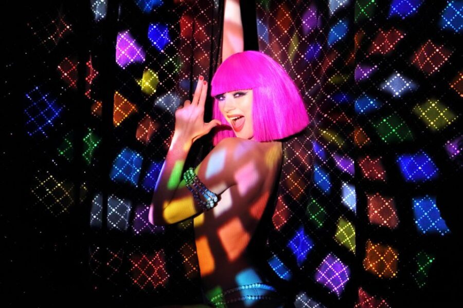 Paris: Dinner at Ginger Restaurant & Show at Crazy Horse - FAQ