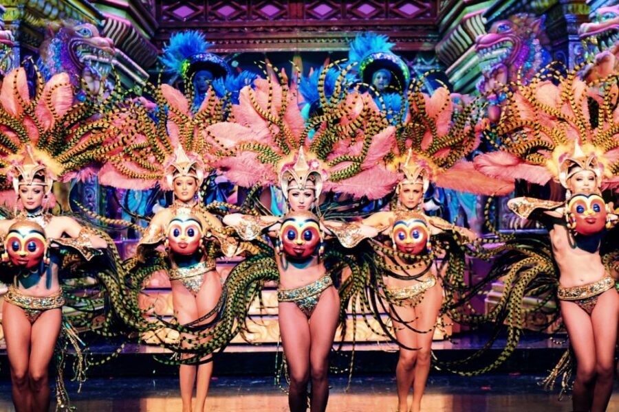 Paris: Dinner Show at the Moulin Rouge - Féerie on stage: 60 performers, costume magic, and the big moments