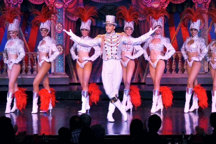 Paris: Dinner Show at the Moulin Rouge - Who should book this Moulin Rouge dinner show?
