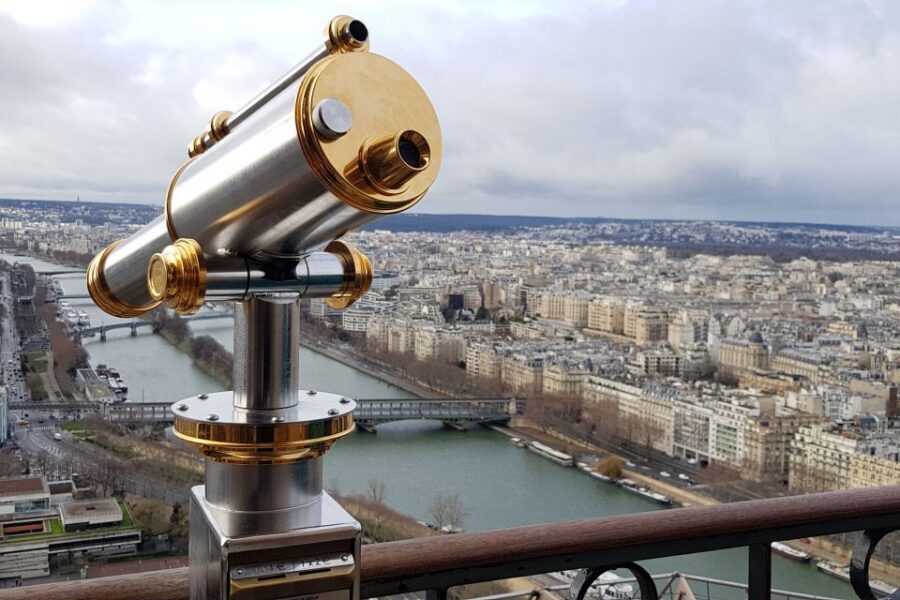 Paris: Eiffel Tower 2nd Floor Access or Summit Access - If you choose the summit: what changes on the way up