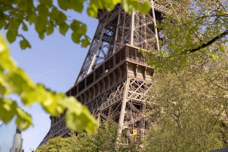 Paris: Eiffel Tower Dining, Gustave Menu at Madame Brasserie - Getting to the first-floor lift fast: entrance 1 and two security checks