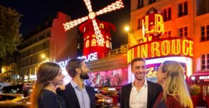 Paris: Eiffel Tower Dinner Cruise with a Moulin Rouge Show - Meeting Up and the Coach Ride: Why It Works