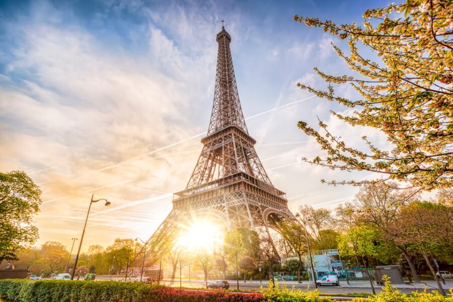Paris: Eiffel Tower Dinner Cruise with a Moulin Rouge Show - Small Rules That Can Trip You Up